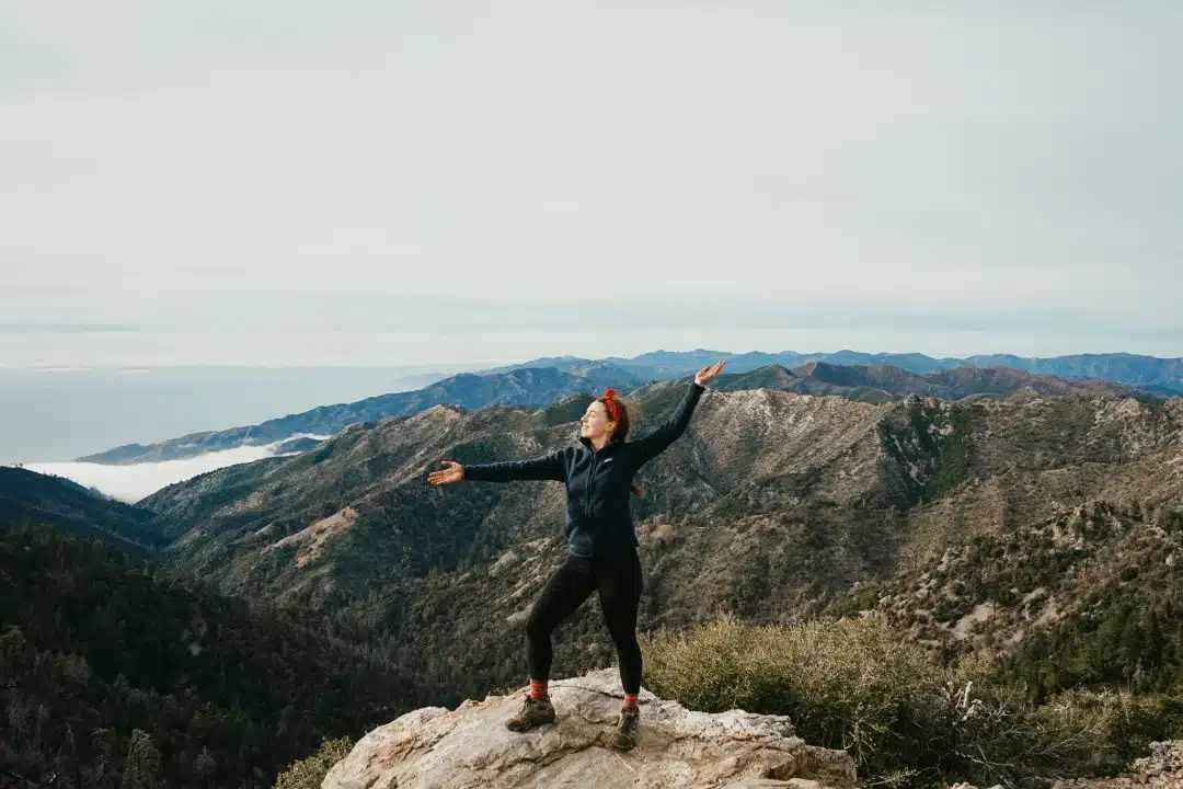 25 Best Hiking Outfits for Women to Wear in Winter